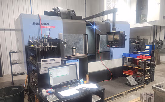 Poste d'usinage numérique au sein de Zone CNC au Québec